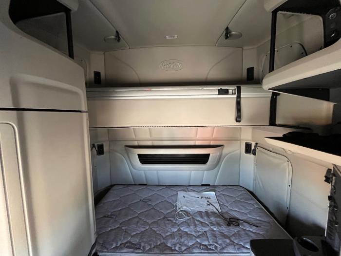 2022 Peterbilt 579-15