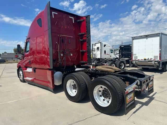 2021 Freightliner Cascadia 126" Sleeper Cab photo 2