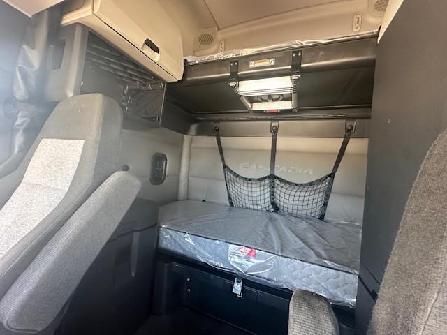 2021 Freightliner Cascadia-2