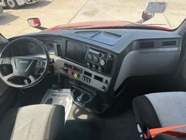 2021 Freightliner Cascadia 126" Sleeper Cab photo 4