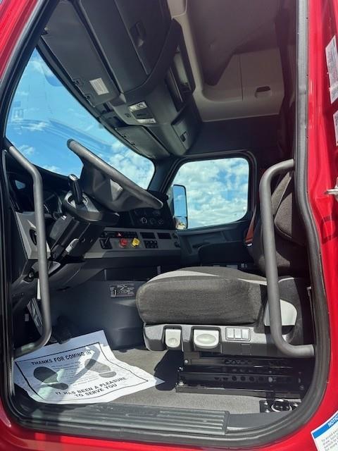 2021 Freightliner Cascadia-9