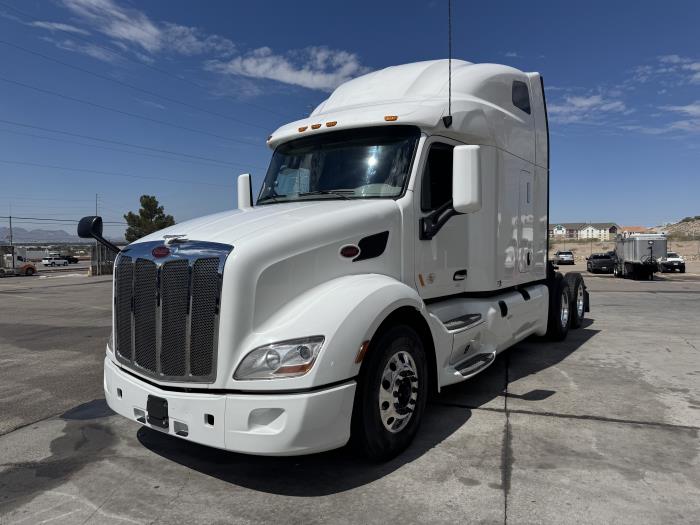 2022 Peterbilt 579 photo 2