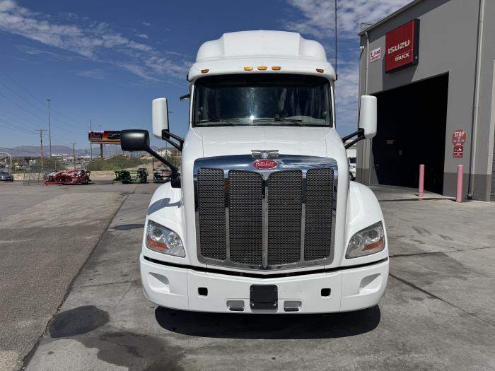 2022 Peterbilt 579 photo 3