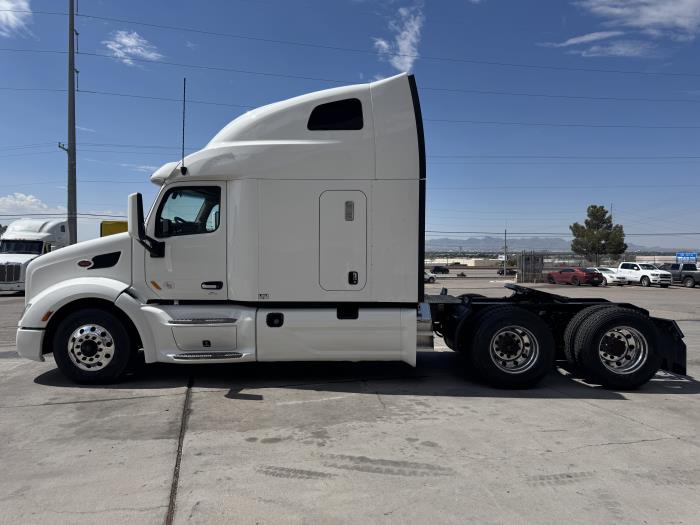 2022 Peterbilt 579-8