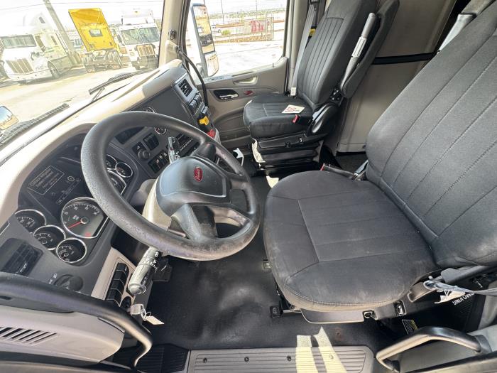 2022 Peterbilt 579-18