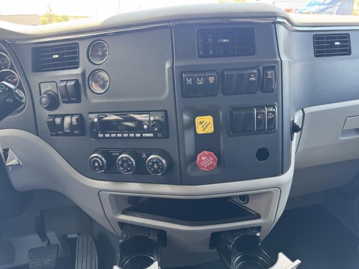 2022 Peterbilt 579-21