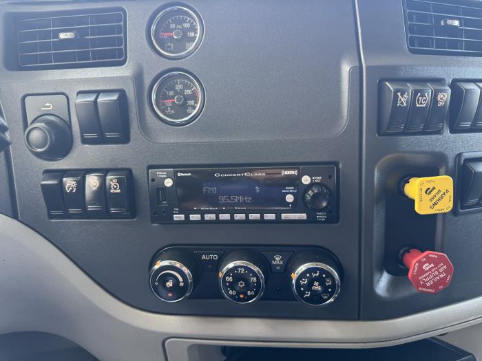 2022 Peterbilt 579-22