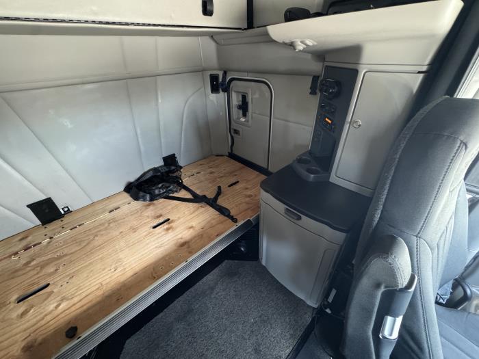 2022 Peterbilt 579-27