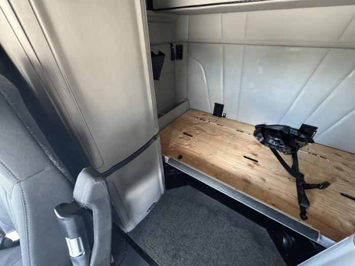 2022 Peterbilt 579-28