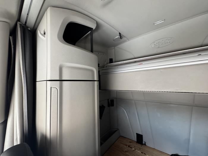 2022 Peterbilt 579-29