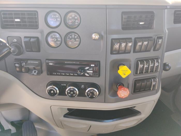 2020 Peterbilt 579-16