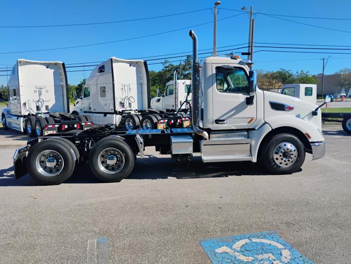 2020 Peterbilt 579-8