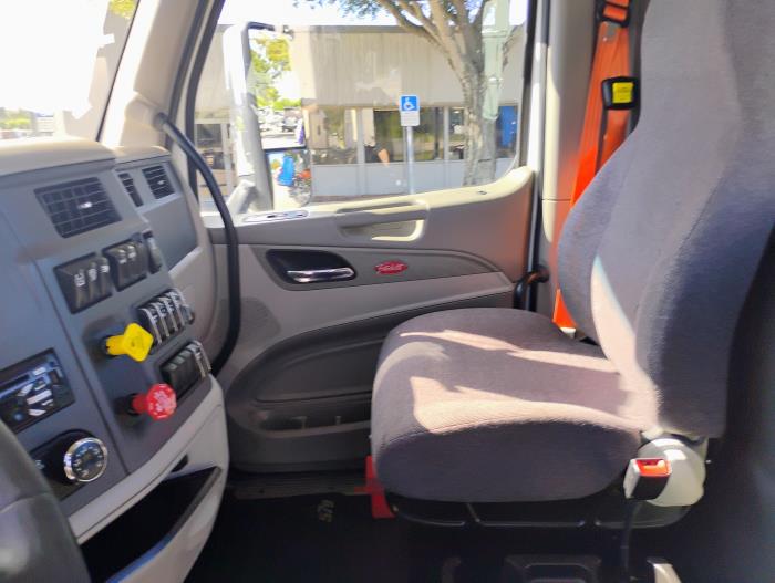 2020 Peterbilt 579-21