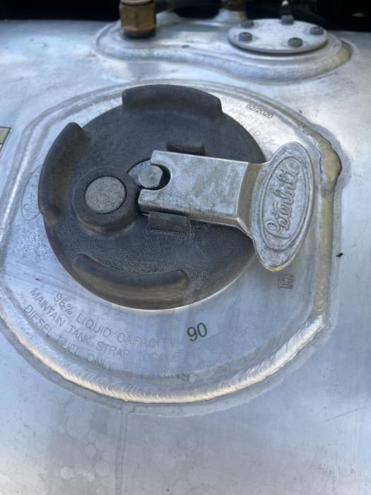 2021 Peterbilt 579-8