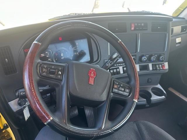 2024 Kenworth T680-2