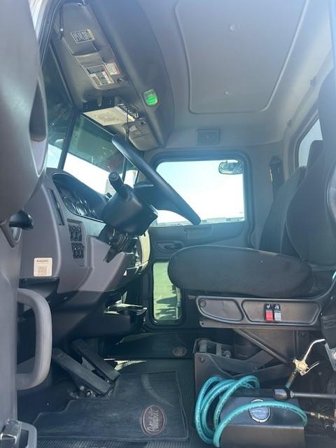 2021 Peterbilt 348-3