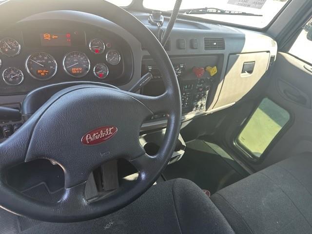 2021 Peterbilt 348-5