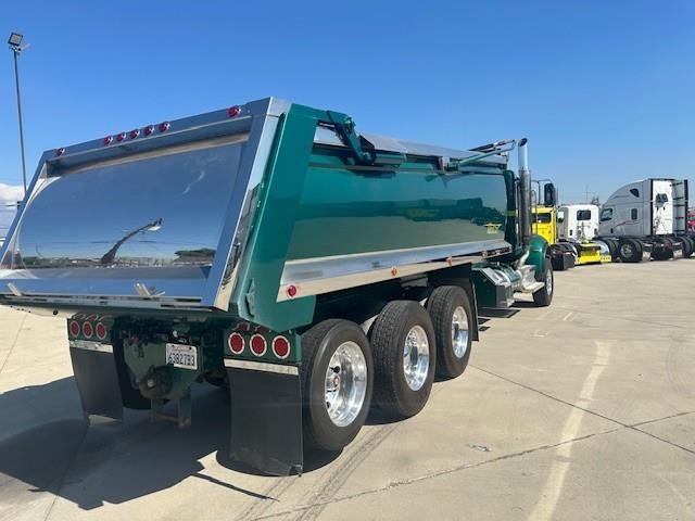 2021 Peterbilt 348-9