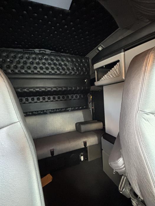 2023 Kenworth W900L-7