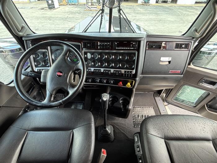 2023 Kenworth W900L-8