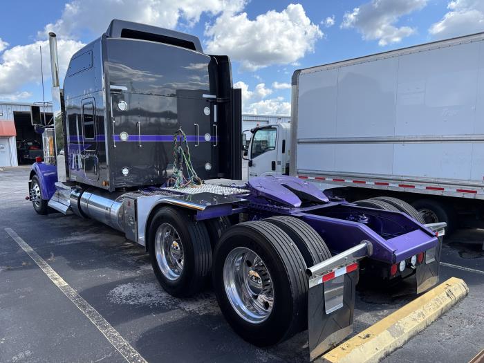 2023 Kenworth W900L-3