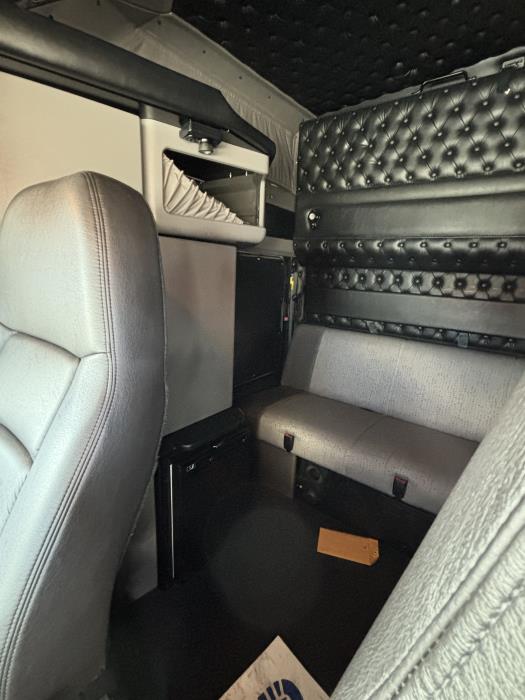 2023 Kenworth W900L-10