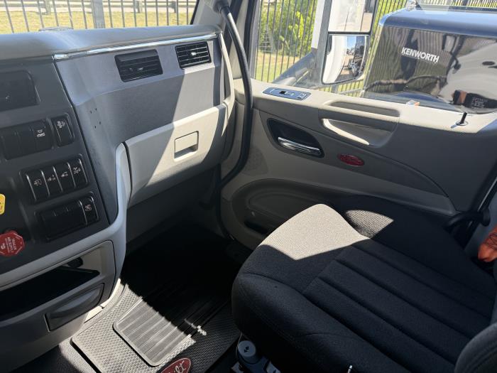 2021 Peterbilt 579-9