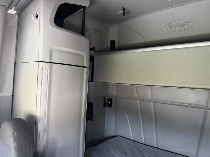 2021 Peterbilt 579-11