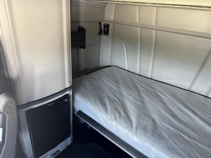 2021 Peterbilt 579-12