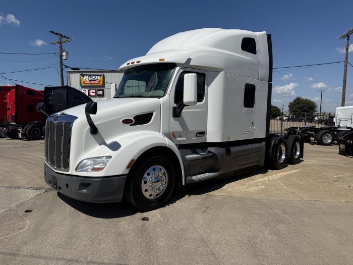 2021 Peterbilt 579 photo 2