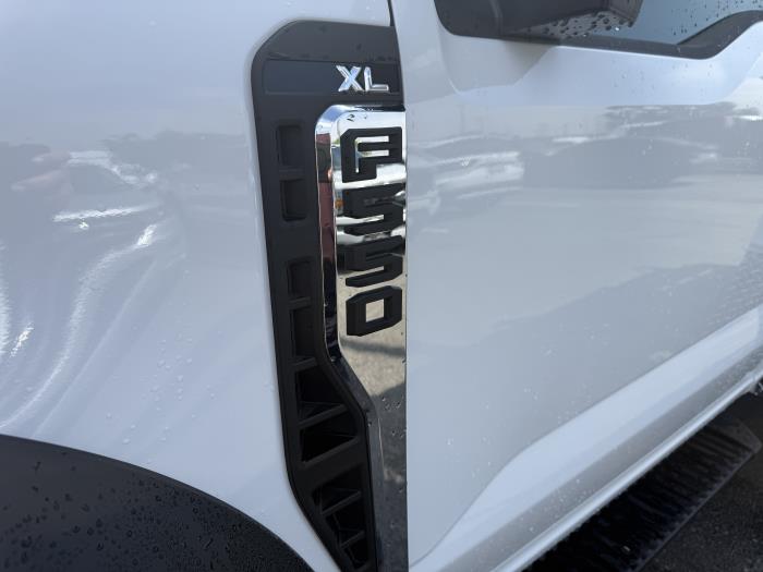 2025 Ford F-550-21
