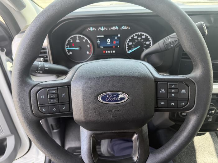 2025 Ford F-550-32