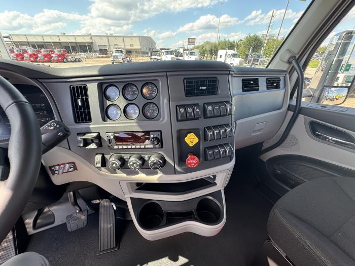 2026 Peterbilt 567-13