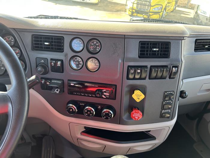 2019 Peterbilt 579-28