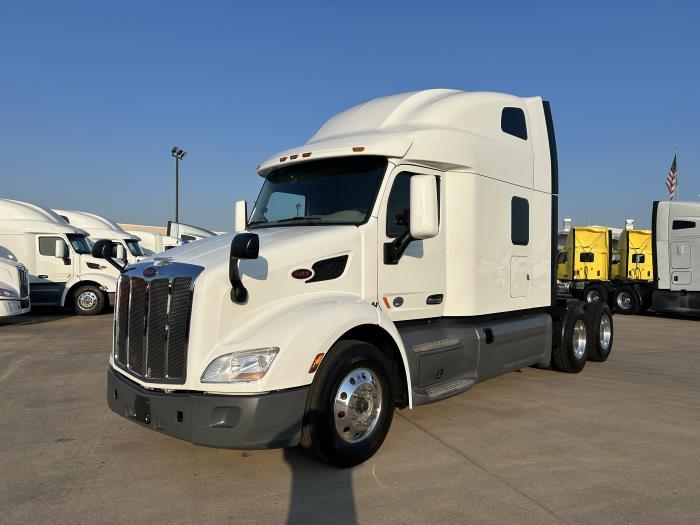 2021 Peterbilt 579 photo 2