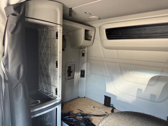 2022 Peterbilt 579-36