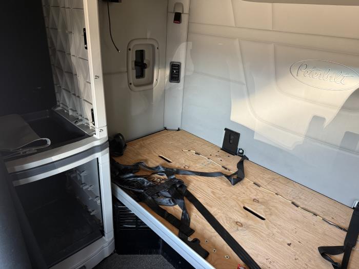 2022 Peterbilt 579-37