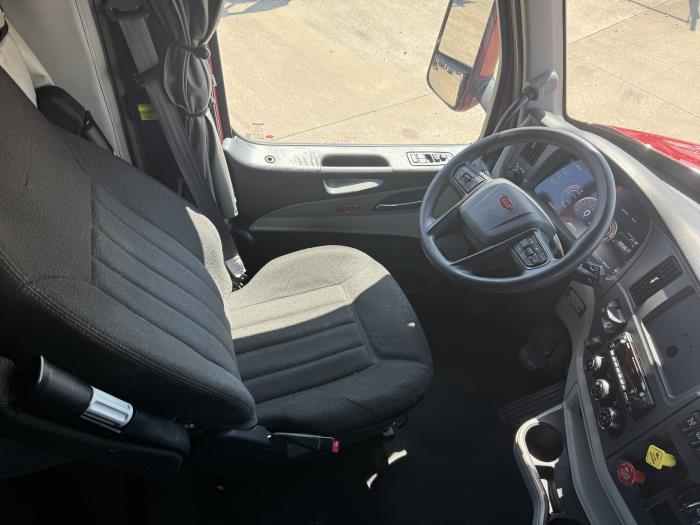 2022 Peterbilt 579-40