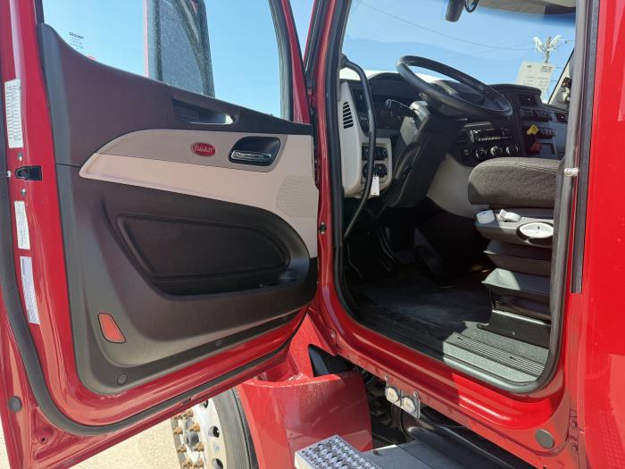 2022 Peterbilt 579-30