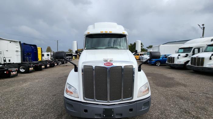 2021 Peterbilt 579-8