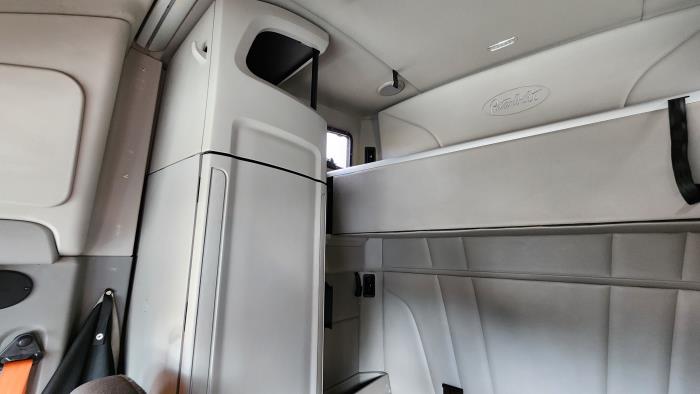 2021 Peterbilt 579-11