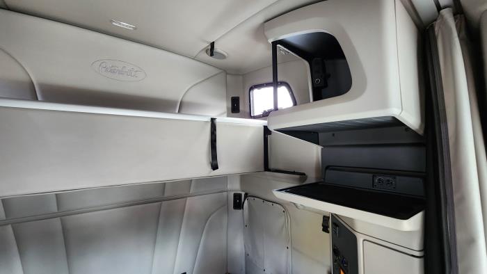 2021 Peterbilt 579-13