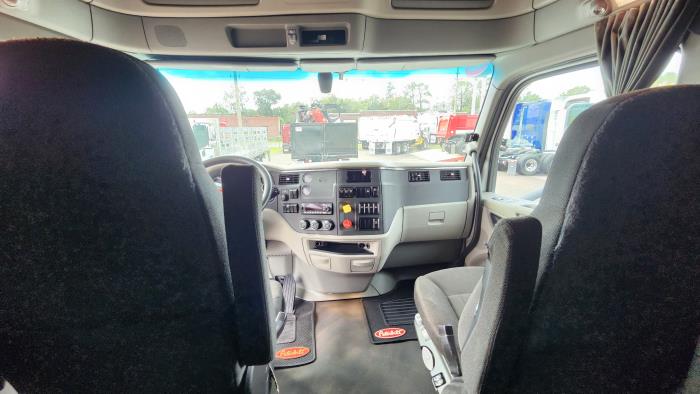 2021 Peterbilt 579-17