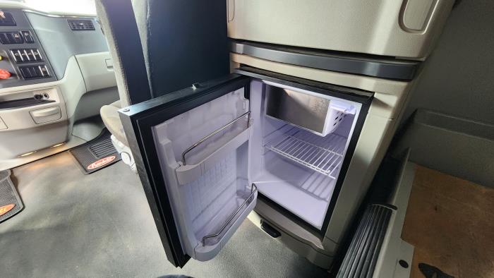 2021 Peterbilt 579-18