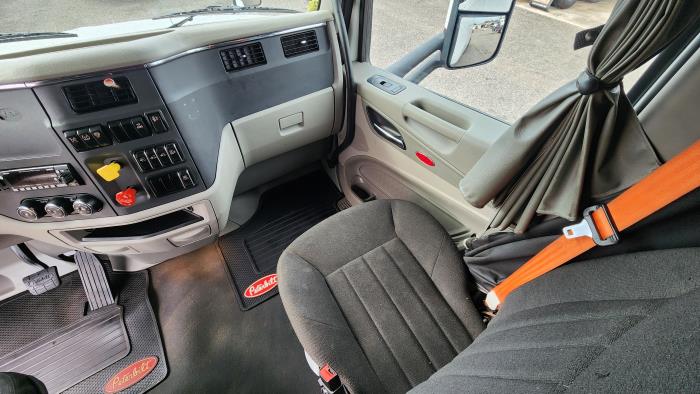 2021 Peterbilt 579-19