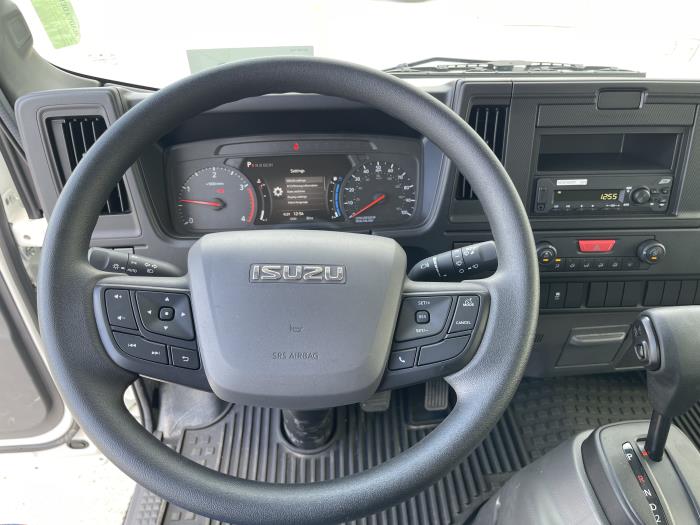 2025 Isuzu NRR-17