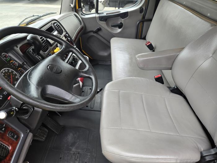 2020 Freightliner Business Class M2 106-4