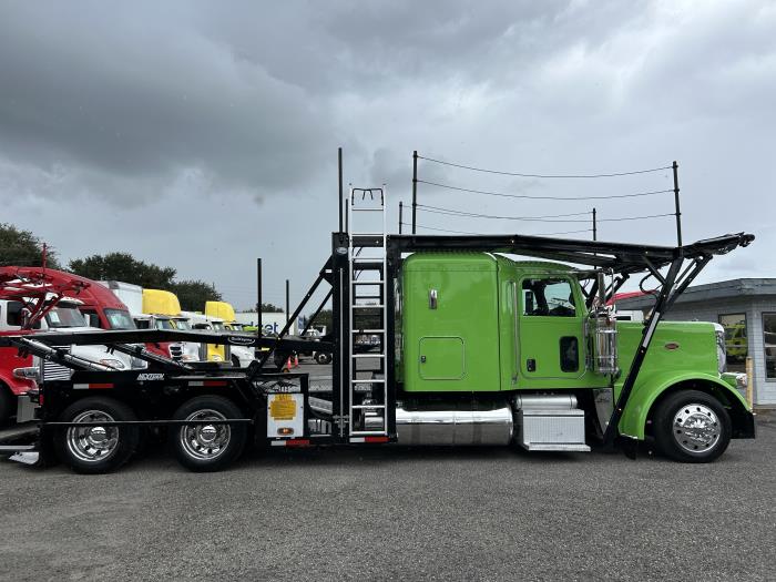 2022 Peterbilt 389-9