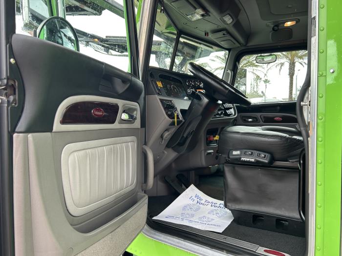 2022 Peterbilt 389-10