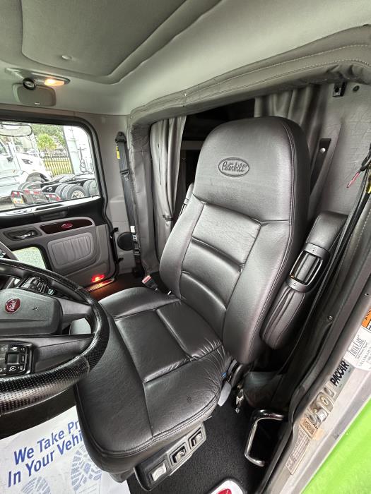 2022 Peterbilt 389-12